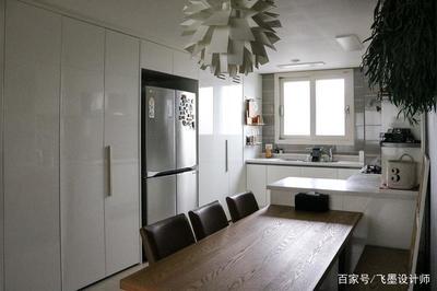 柜子背面是厨房