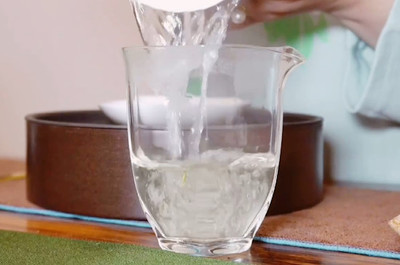 玻璃杯能装开水吗