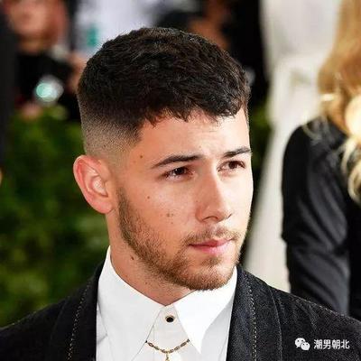 男生m发际线发型好看
