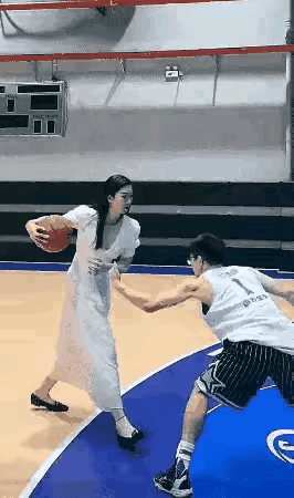 打篮球穿裙子好看吗