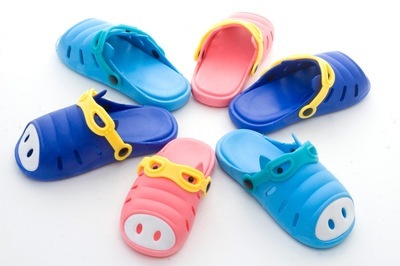 儿童的拖鞋 塑料