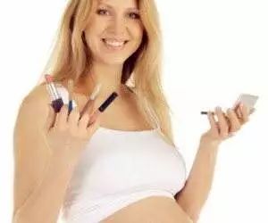 孕妇能化彩妆吗