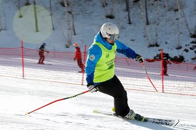 如果想成为一名正式滑雪指导员必须获得什么证书