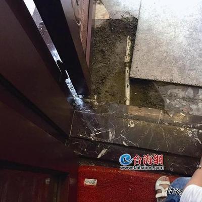 家里吊顶水管漏水