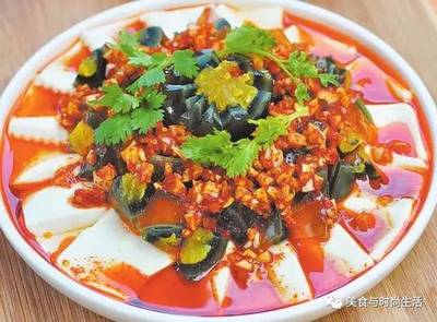 豆腐拌皮蛋的家常做法