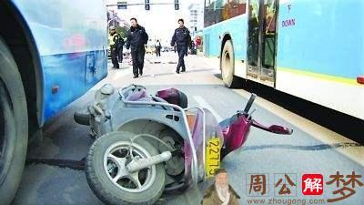 梦见别人摔倒