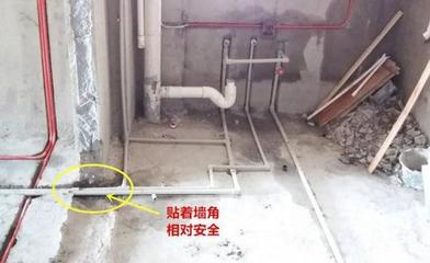 楼上水管裂了水泡地板