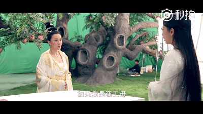 黑色呢绒裙子穿搭图