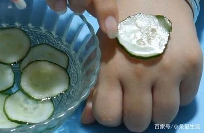 除痘痘之前清洗脸部