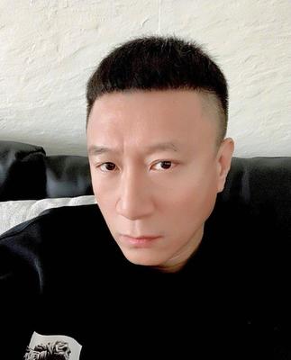 中碎发型男