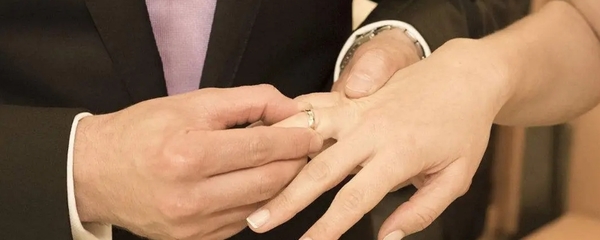 结婚戒指戴左手还是右手