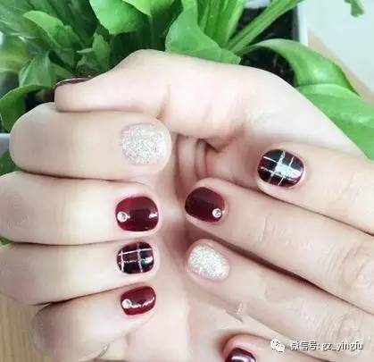 适合短指甲的简单美甲