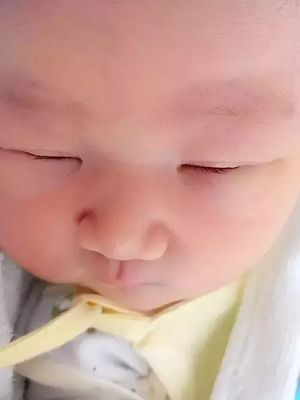 坐月子奶疼是怎么回事
