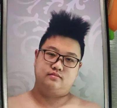 男胖子烫头发型