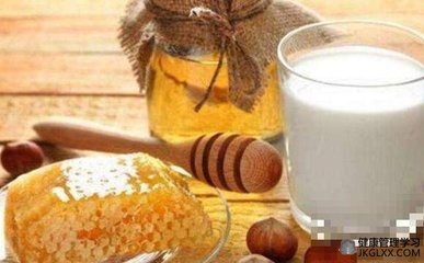 牛奶加蜂蜜面膜