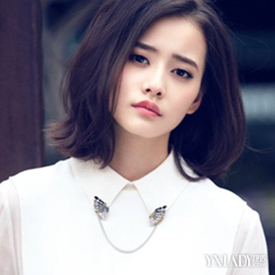 女生露耳短发