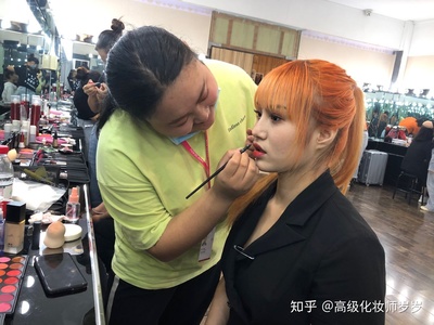 权威化妆培训学校
