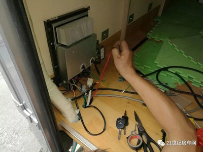 空调地线接在什么位置