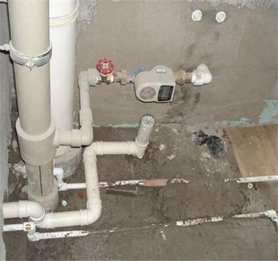 厨房排水管漏水属于物业那