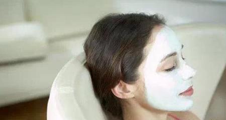 白天敷面膜