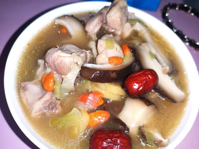 萝卜香菇鸡腿汤