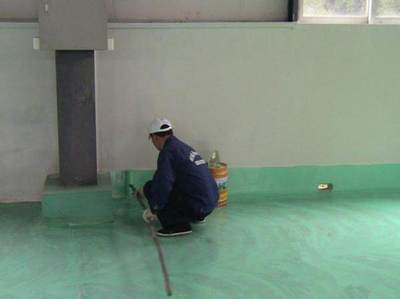 家里装修刷地板漆