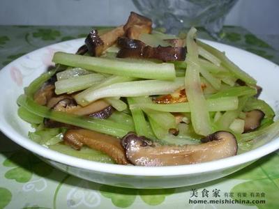 茜芹炒香菇