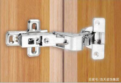 橱柜门板后的五金件