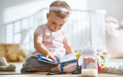 两岁半女宝宝一天喝多少奶粉比较好