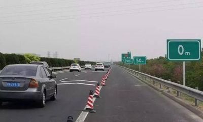 高速不按规定车道行驶