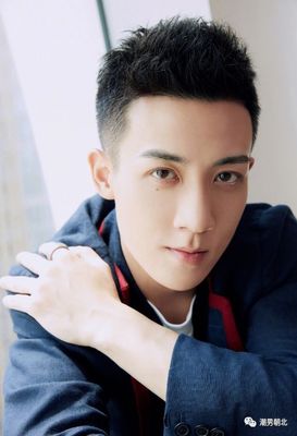 男生干净利落的短发