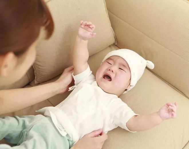 刚出生宝宝一直哭