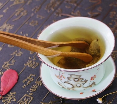 背上长湿毒痘痘擦什么药