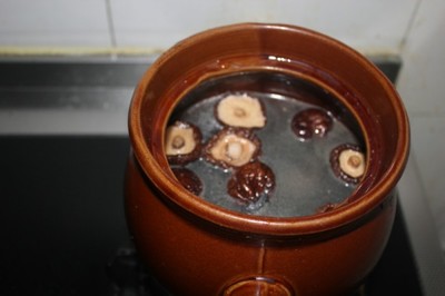 山药乌鸡香菇汤