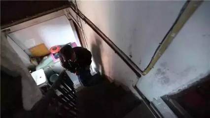 老房子一楼厨房管道堵塞