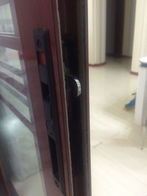 橱柜滑道门老开咋回事