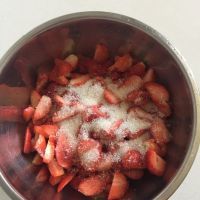 做草莓酱可以放白醋吗