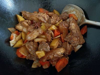 红萝卜炒土鸡做法大全家常