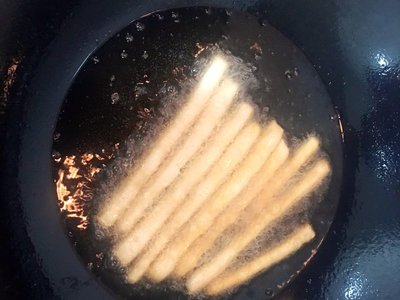 炸果条的制作方法