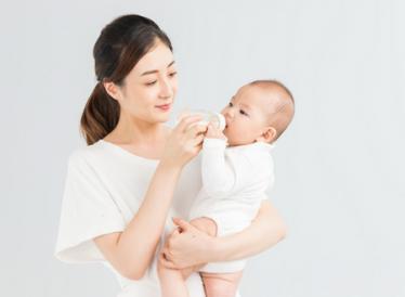 新生儿奶粉喂养量