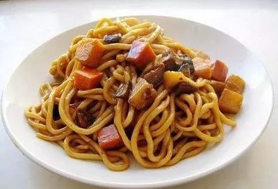 土豆香菇肉丝面的做法