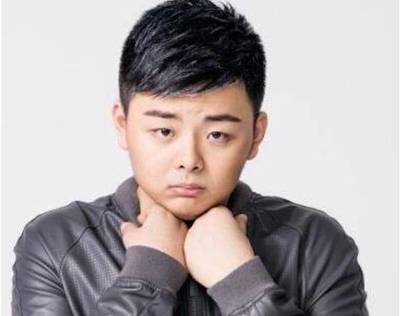 初中生男孩脸上长痘痘怎么治疗