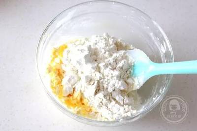 菠萝能和奶粉一起吃吗