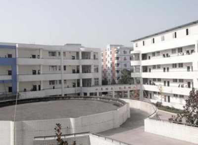 成都龙泉卫校怎么样