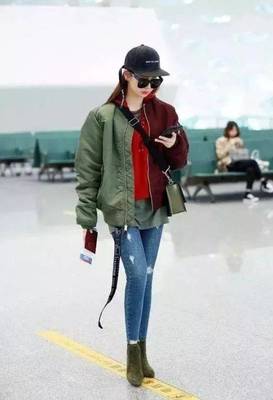 棒球服女搭配