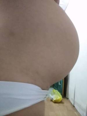 双胞胎孕妇肚子