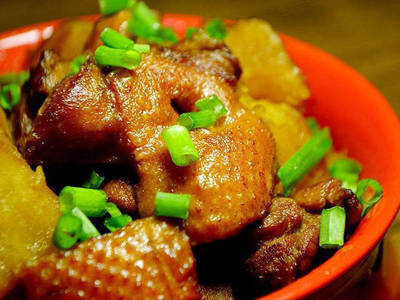 土豆焖鸭图片