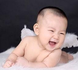 新生儿总是笑
