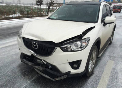 cx5后保险杠塑料撞凹陷