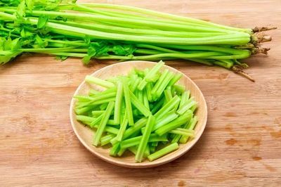 生吃芹菜减肥吗